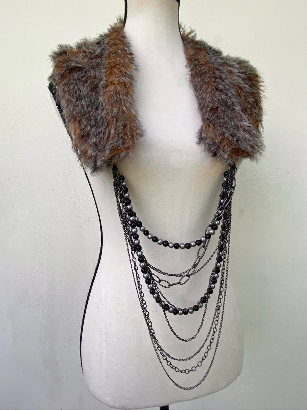 Y2K EURO Supertrash Faux Fox Fur & Pearl Chain Collar Stope Necklace One Size